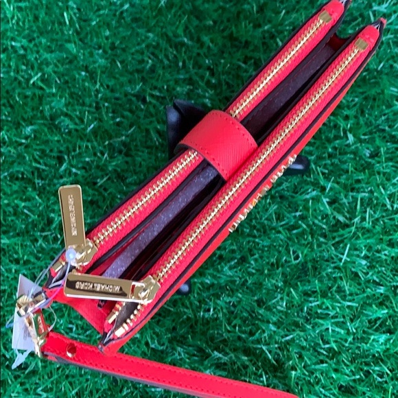 MICHAEL KORS Large Double Zip Leather Smartphone Wallet - Picture 5 of 16